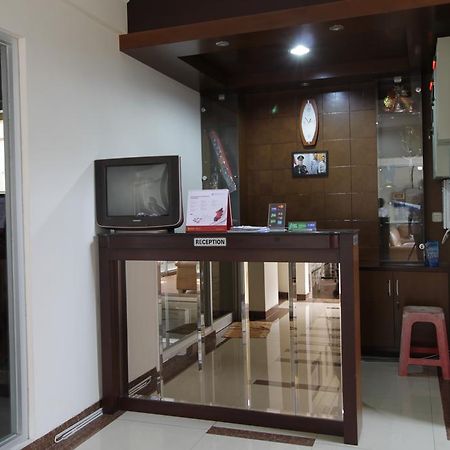 Reddoorz Plus Near Ambassador Mall Cakarta Dış mekan fotoğraf
