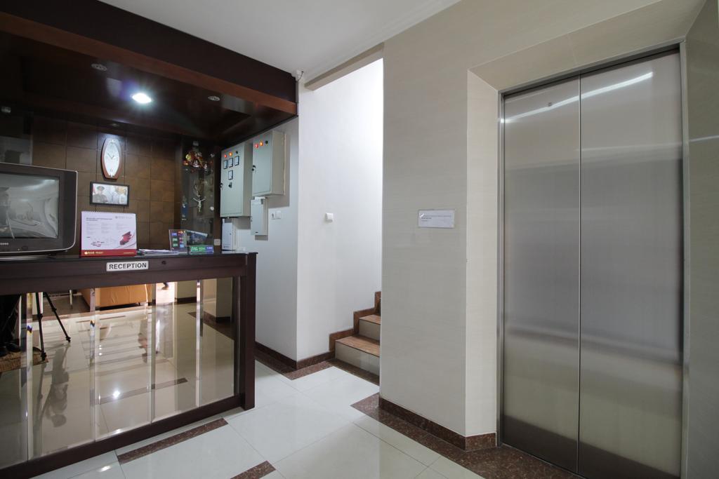 Reddoorz Plus Near Ambassador Mall Cakarta Dış mekan fotoğraf